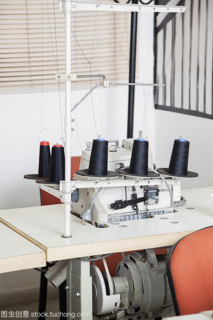 在縫紉廠螺紋線軸