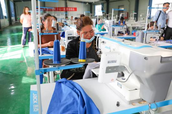 杰克縫紉機股份捐贈縫紉設備助力托喀依鄉二隊服裝廠發展