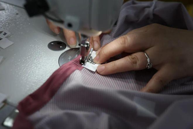 85后騎行迷將愛好做成事業(yè) 迭代工廠、年銷千萬縫紉機(jī)